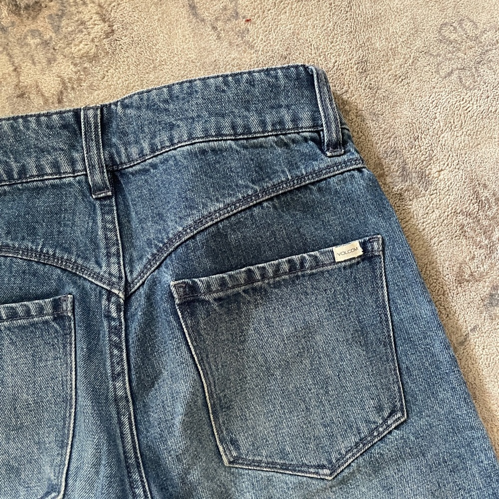 Volcom high waisted jeans size 27 light wash wide leg